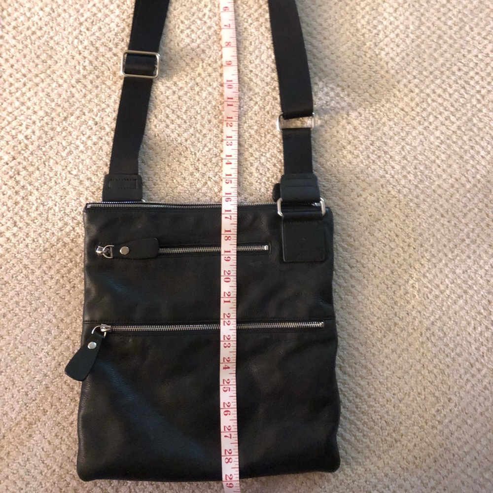 Crossbody handbag